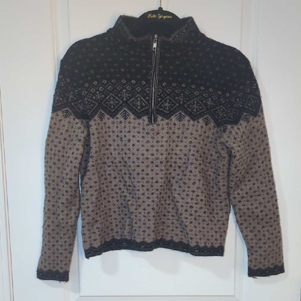 Eve Black and Tan Patterned Sweater